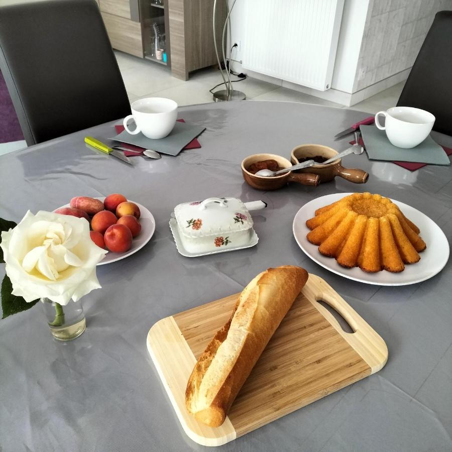 Chez Nadine Bed & Breakfast Valframbert Екстериор снимка